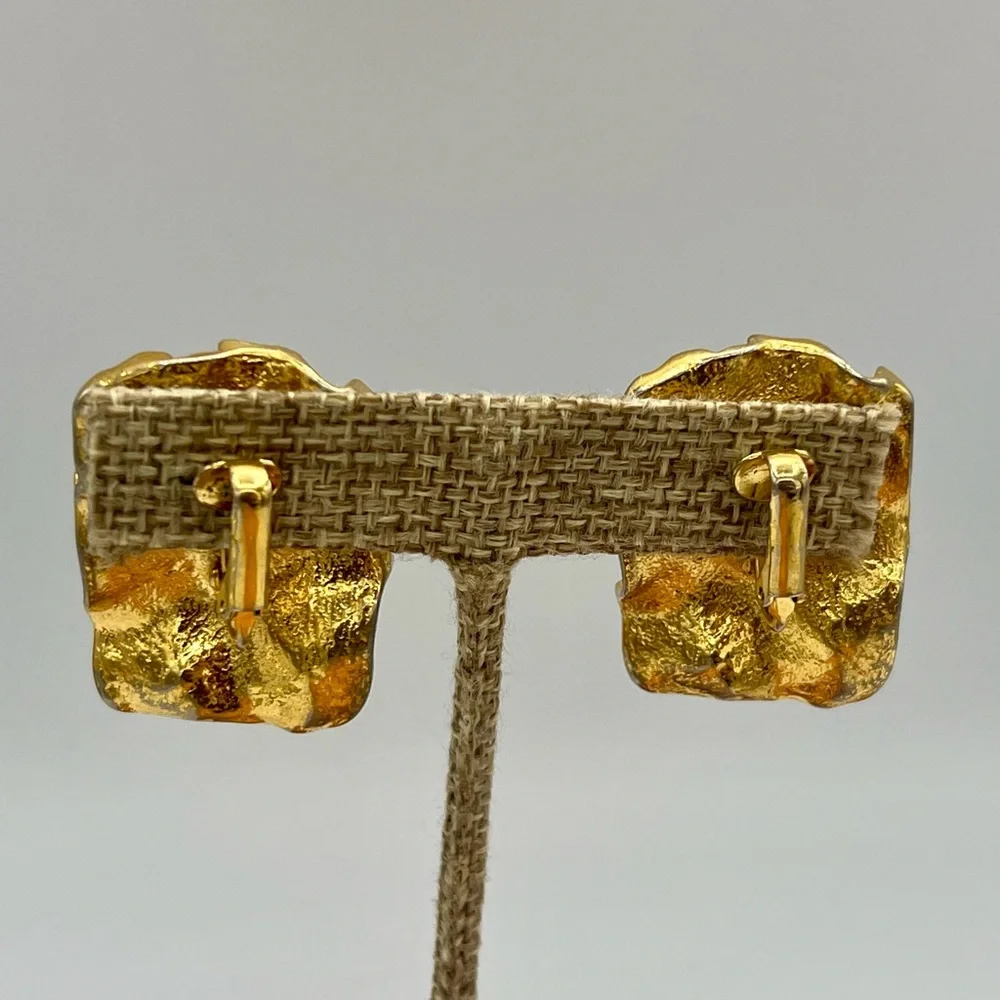 Chunky vintage gold tone clip on earrings geometric abstract crinkled boxy 1980s - Picture 7 of 7